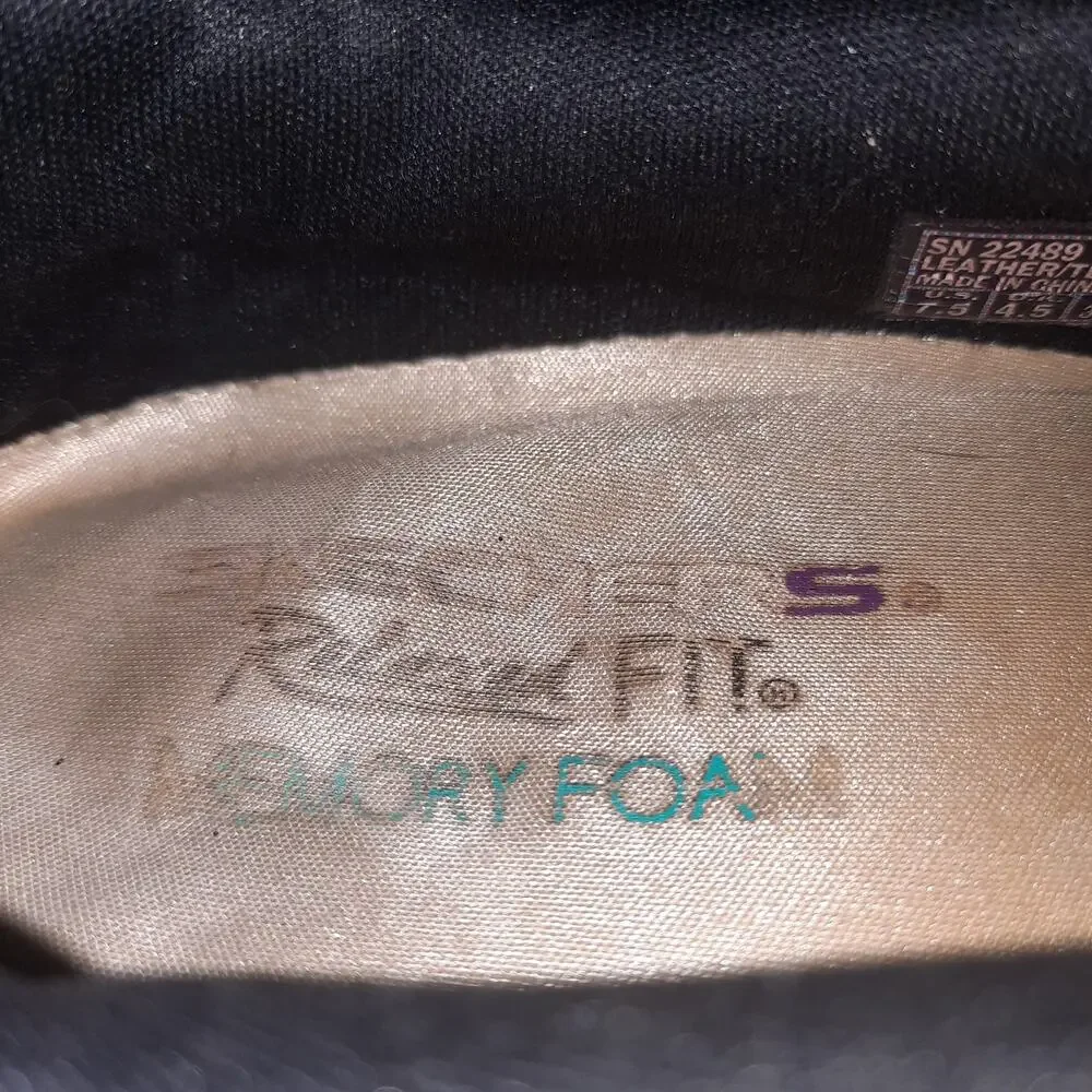 Skechers Womens Relaxed Fit Memory Foam Black Slip On Shoes Size 7.5